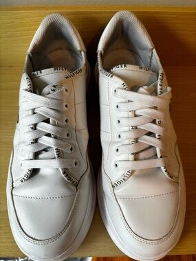 Tommy Hilfiger womens Grazie Platform Sneaker sz 9